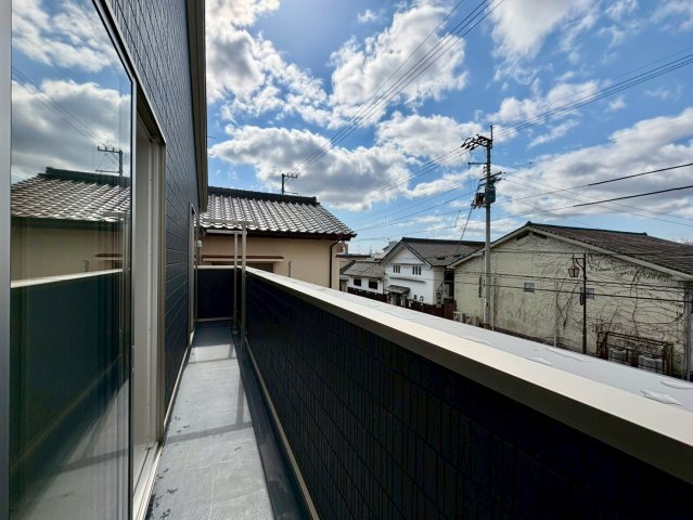 「5LDK　駅まですぐ」香美市土佐山田町東本町第1号棟のバルコニー|日当たり良好のバルコニー。洗濯物もたっぷり干せる、開放感のあるスペースです。