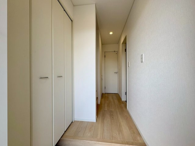 「5LDK　駅まですぐ」香美市土佐山田町東本町第1号棟の玄関