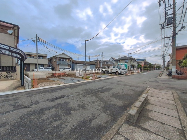 草加市氷川町 新築分譲住宅 全5棟 C号棟の前面道路含む現地写真
