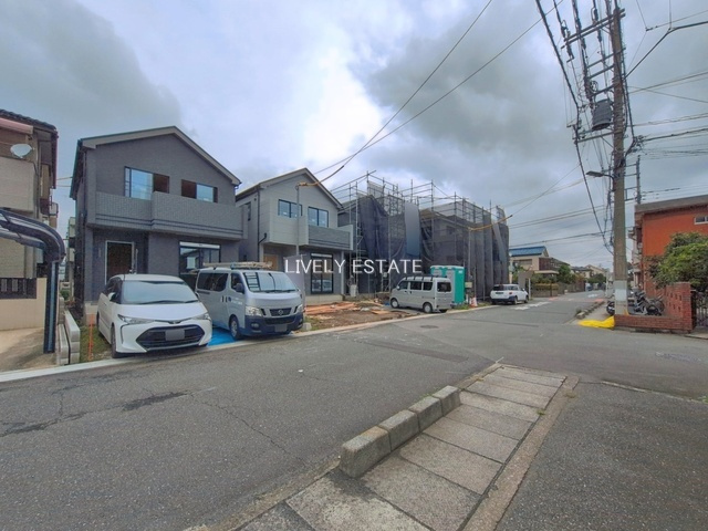 草加市氷川町 新築分譲住宅 全5棟 C号棟の前面道路含む現地写真