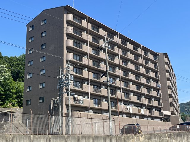 アルトラマンション　A棟の外観