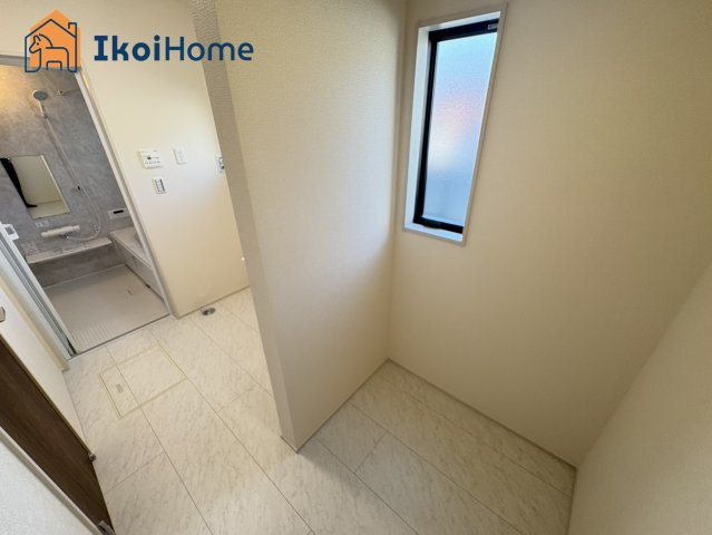 明石市田町1丁目　新築戸建の洗面所|【ホームページに現地動画掲載中】●年中無休：当日予約可●洗面所横にウォークインクローゼット完備！