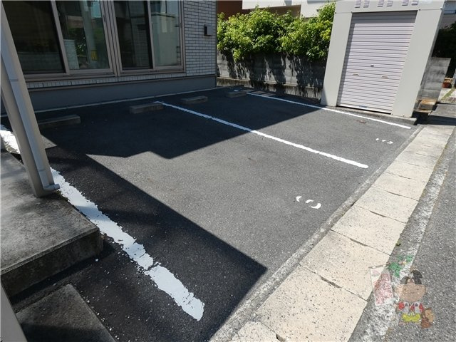 ピュアハイムアイリスⅠの駐車場
