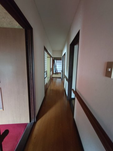 日ノ出町1丁目戸建の内装|廊下