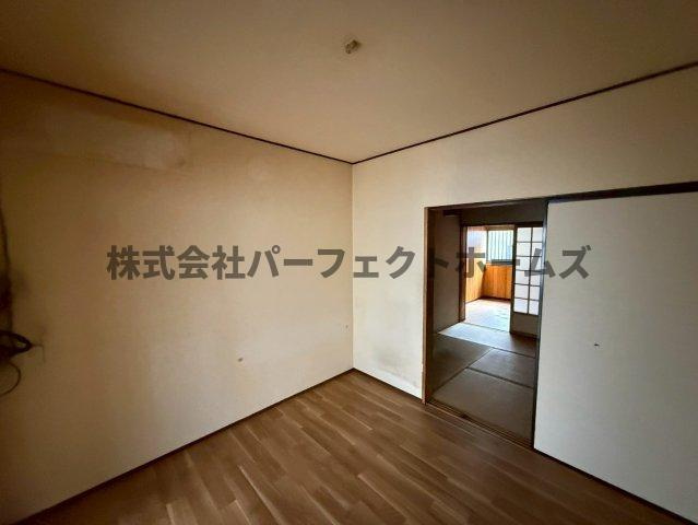 出口2丁目戸建　賃貸の洋室|広々とした洋室です