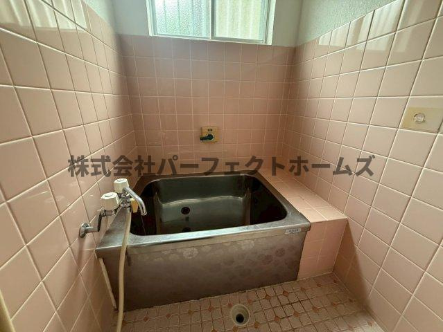 出口2丁目戸建　賃貸の浴室|コンパクトで使いやすいお風呂です