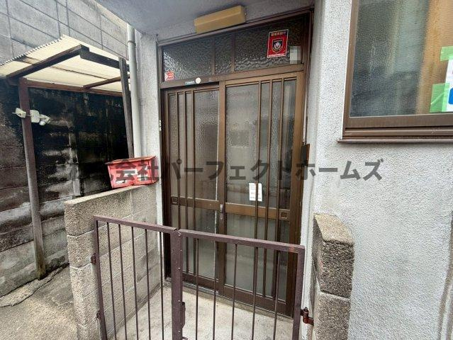 出口2丁目戸建　賃貸の玄関|シンプルで使いやすい玄関です