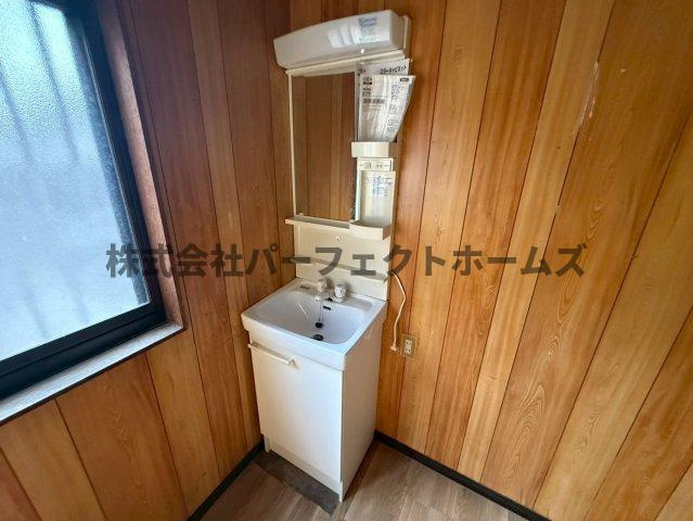 出口2丁目戸建　賃貸の独立洗面台|独立洗面化粧台付き
