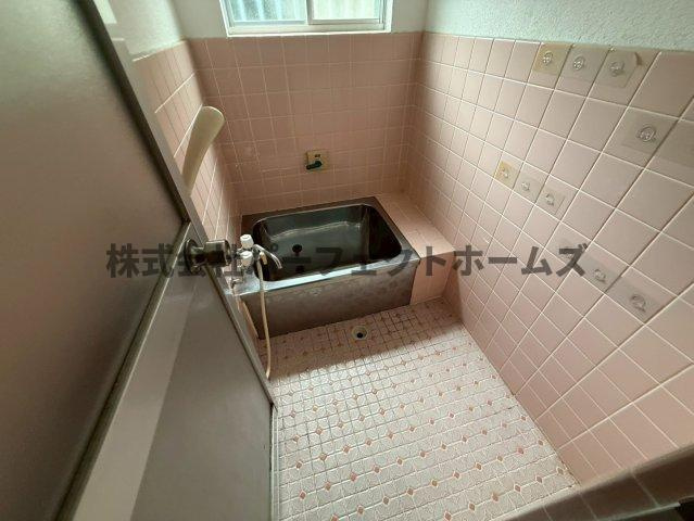 出口2丁目戸建　賃貸の浴室|コンパクトで使いやすいお風呂です