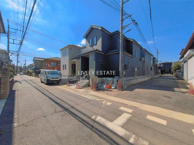 草加市氷川町 新築分譲住宅 全5棟 D号棟の前面道路含む現地写真
