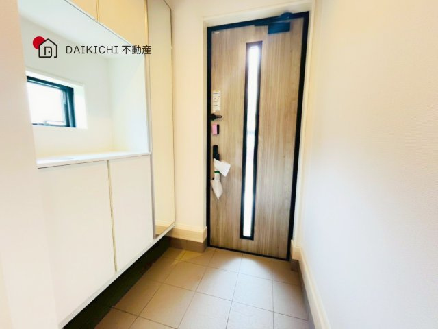 【玄関】 | 桶川市泉5期　新築戸建　全2棟　1号棟