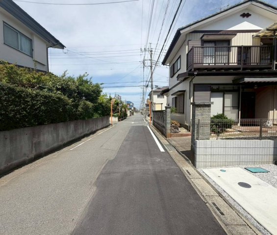 【前面道路含む現地写真】 | 【上野台第62期　現地外観】
※令和8年6月時点
※解体更地渡し