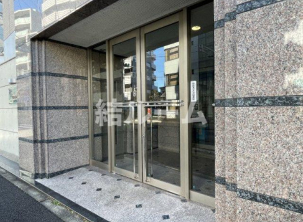 中野区上鷺宮３丁目の賃貸マンションのエントランス