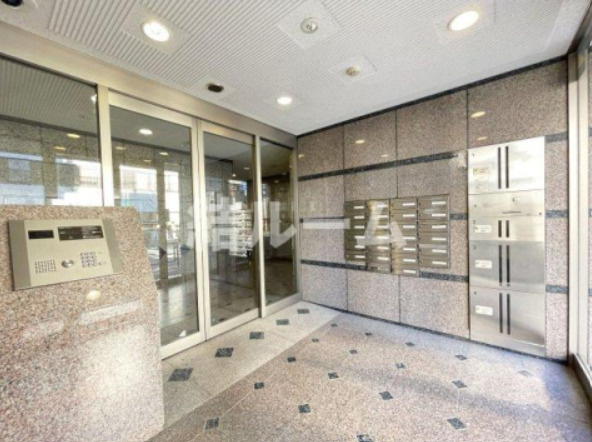 中野区上鷺宮３丁目の賃貸マンションのエントランス