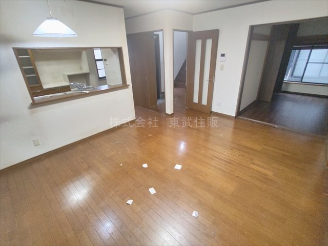 【居間・リビング】 | 富士見市渡戸３丁目 | ゆったりとした14.7帖のリビングです