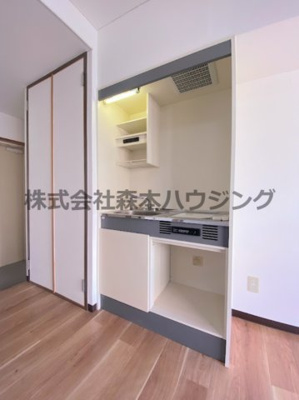 【キッチン】 | 　ドーミー・オノ | ※同タイプ別室の写真となります。
　設備内容や内装色調など相違がある場合は実際のお部屋の現状優先となります。