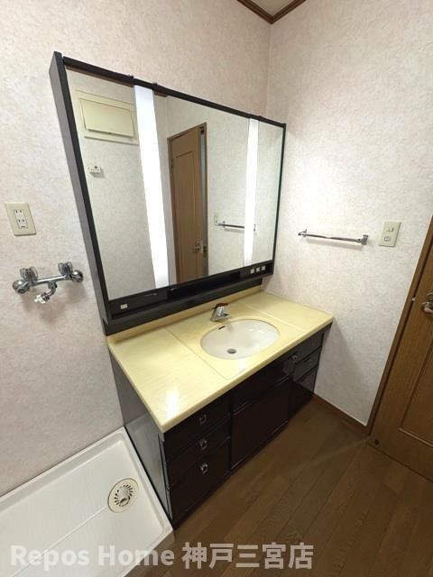 花隈町戸建の洗面所