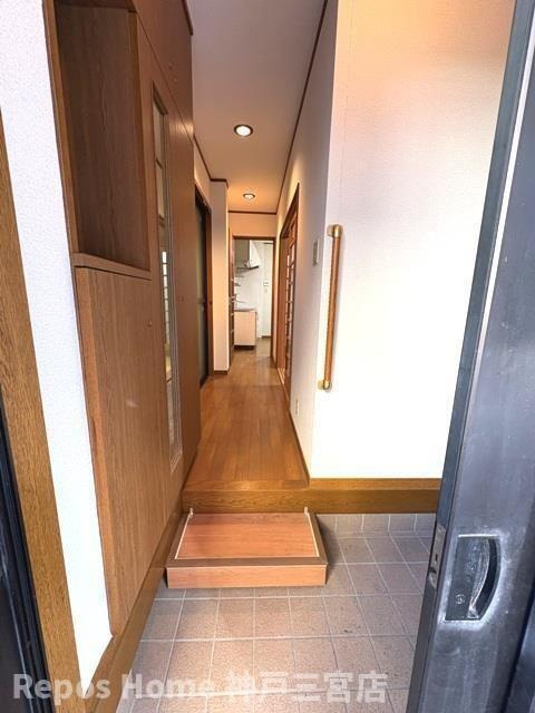 花隈町戸建の玄関