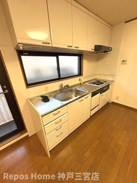 花隈町戸建のキッチン