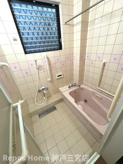 花隈町戸建の浴室