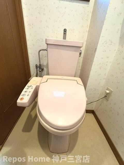 花隈町戸建のトイレ