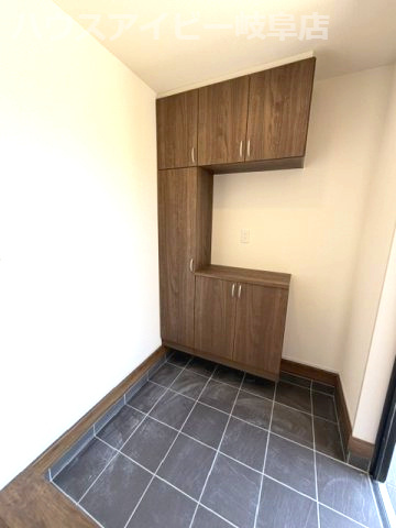 本巣市三橋平屋の新築戸建限定1邸！お車スペース4台可能！モレラ岐阜まで徒歩7分！暮らしやすい動線！の玄関|本巣市三橋平屋の新築戸建限定1邸！お車スペース4台可能！モレラ岐阜まで徒歩7分！暮らしやすい動線！