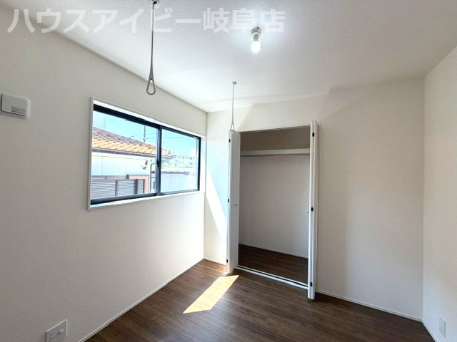 本巣市三橋平屋の新築戸建限定1邸！お車スペース4台可能！モレラ岐阜まで徒歩7分！暮らしやすい動線！の洋室|本巣市三橋平屋の新築戸建限定1邸！お車スペース4台可能！モレラ岐阜まで徒歩7分！暮らしやすい動線！