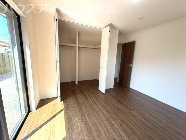 本巣市三橋平屋の新築戸建限定1邸！お車スペース4台可能！モレラ岐阜まで徒歩7分！暮らしやすい動線！の洋室|本巣市三橋平屋の新築戸建限定1邸！お車スペース4台可能！モレラ岐阜まで徒歩7分！暮らしやすい動線！