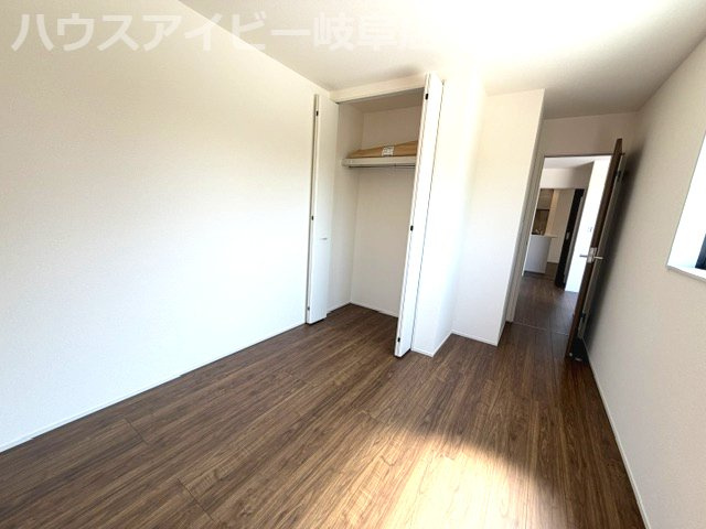 本巣市三橋平屋の新築戸建限定1邸！お車スペース4台可能！モレラ岐阜まで徒歩7分！暮らしやすい動線！の洋室|本巣市三橋平屋の新築戸建限定1邸！お車スペース4台可能！モレラ岐阜まで徒歩7分！暮らしやすい動線！