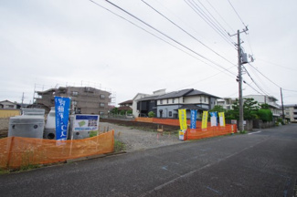【前面道路含む現地写真】