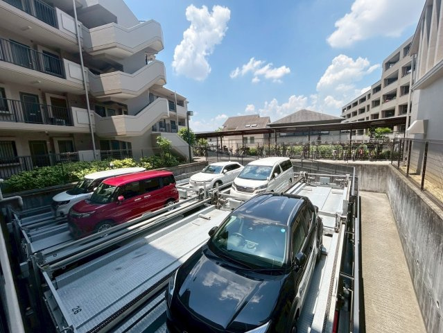 サンマンションベルデール香里翠香園の駐車場