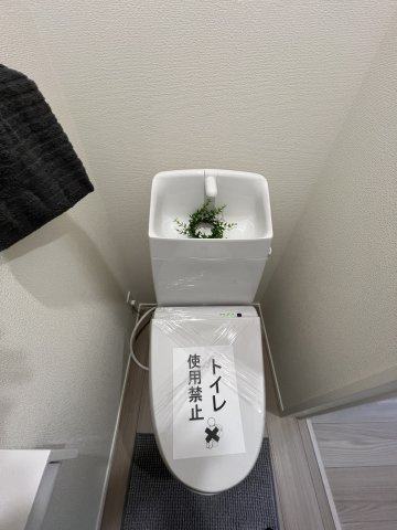 福生市熊川　新築戸建全2棟のトイレ|1階トイレには快適な温水洗浄便座付