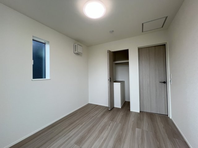 福生市熊川　新築戸建全2棟の洋室|【洋室2】収納スペース