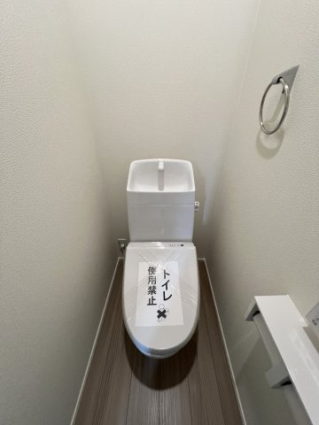 福生市熊川　新築戸建全2棟のトイレ|2階トイレには快適な温水洗浄便座付