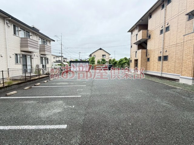 リーベ　C棟の駐車場|駐車場があるので、車を買う予定の方も安心です