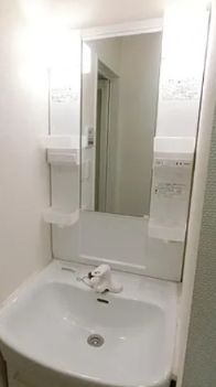 小林ビルの洗面所|広い洗面スペース