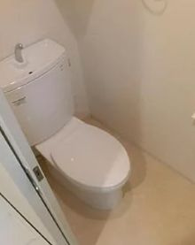 小林ビルのトイレ|ゆったりとした空間のトイレです