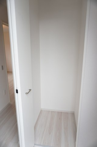 越谷市赤山町3丁目 新築分譲住宅の収納|2階 廊下