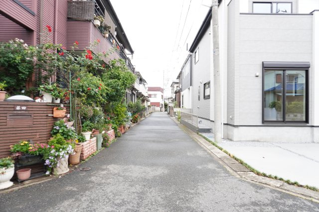 越谷市赤山町3丁目 新築分譲住宅の前面道路含む現地写真