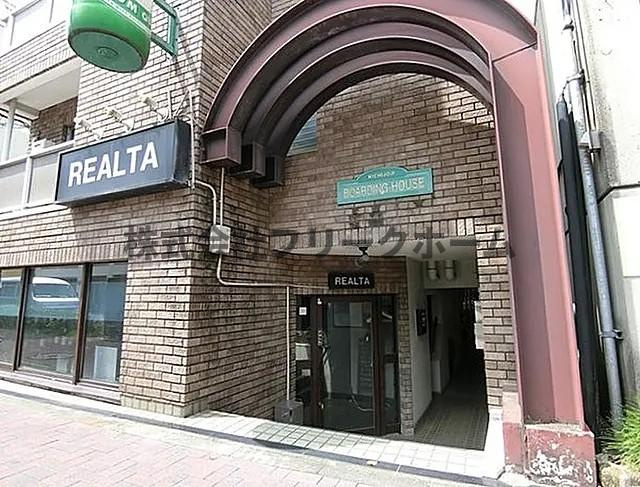 武蔵野市吉祥寺北町２丁目の賃貸マンションのエントランス