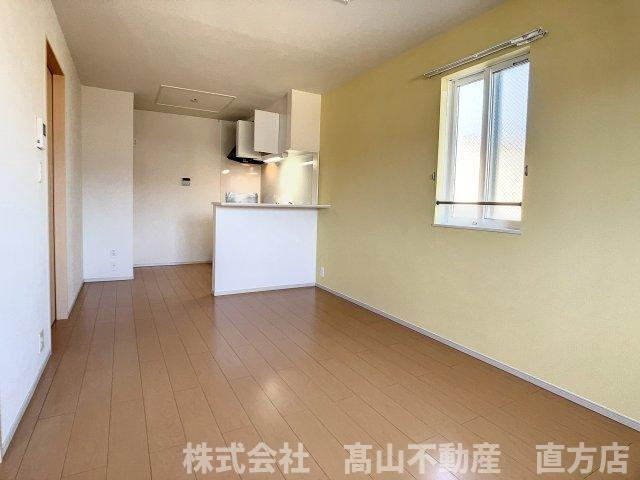 北九州市八幡西区木屋瀬４丁目のアパートの居間・リビング