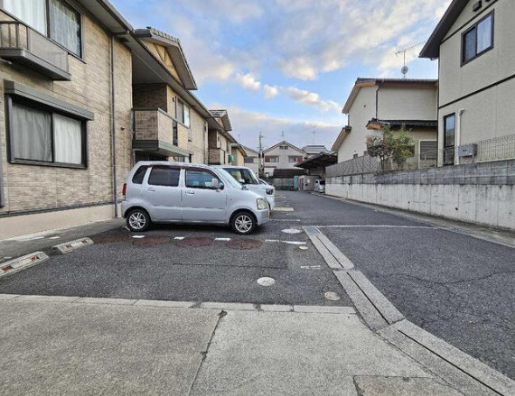 グリーンフィールドB棟の駐車場
