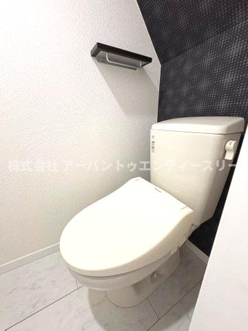 高根貸家のトイレ