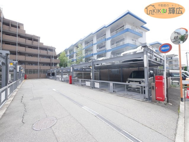グランプレステージ明石魚住駅前　1階の駐車場