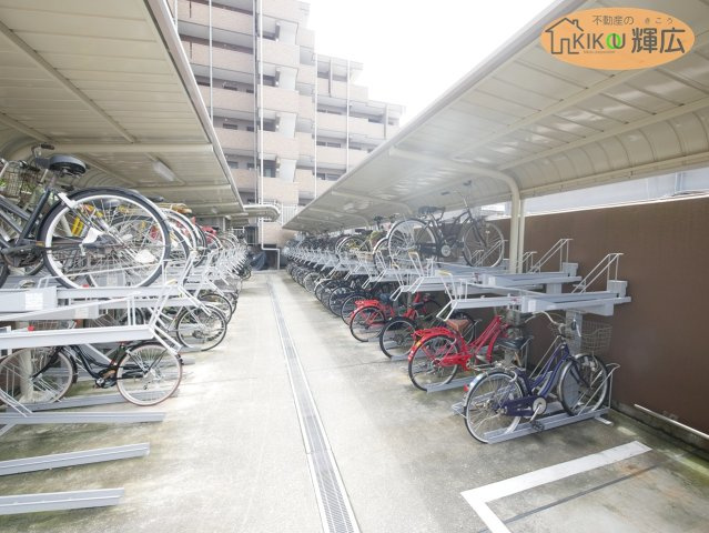 グランプレステージ明石魚住駅前　1階の駐輪場