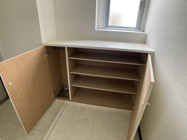 イスズハイツベル鈴蘭台南町の玄関|シューズＢＯＸございます