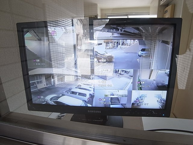 イスズハイツベル鈴蘭台南町のエントランス|防犯カメラでしっかり見張っています