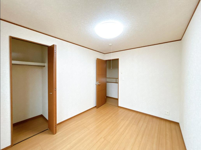 【洋室】 | 牛久市さくら台3丁目　中古戸建 | 洋室は高い天井のゆったりとした空間を演出(^^)/