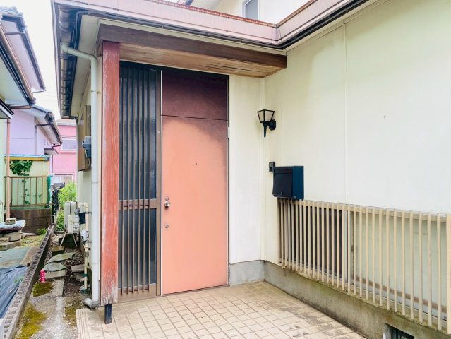 富里市根木名　戸建のエントランス