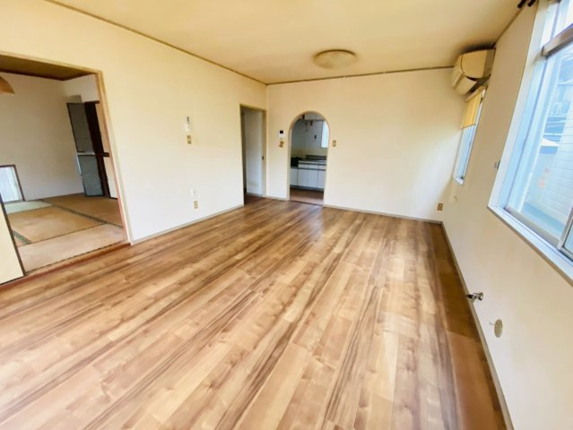 富里市根木名　戸建の居間・リビング